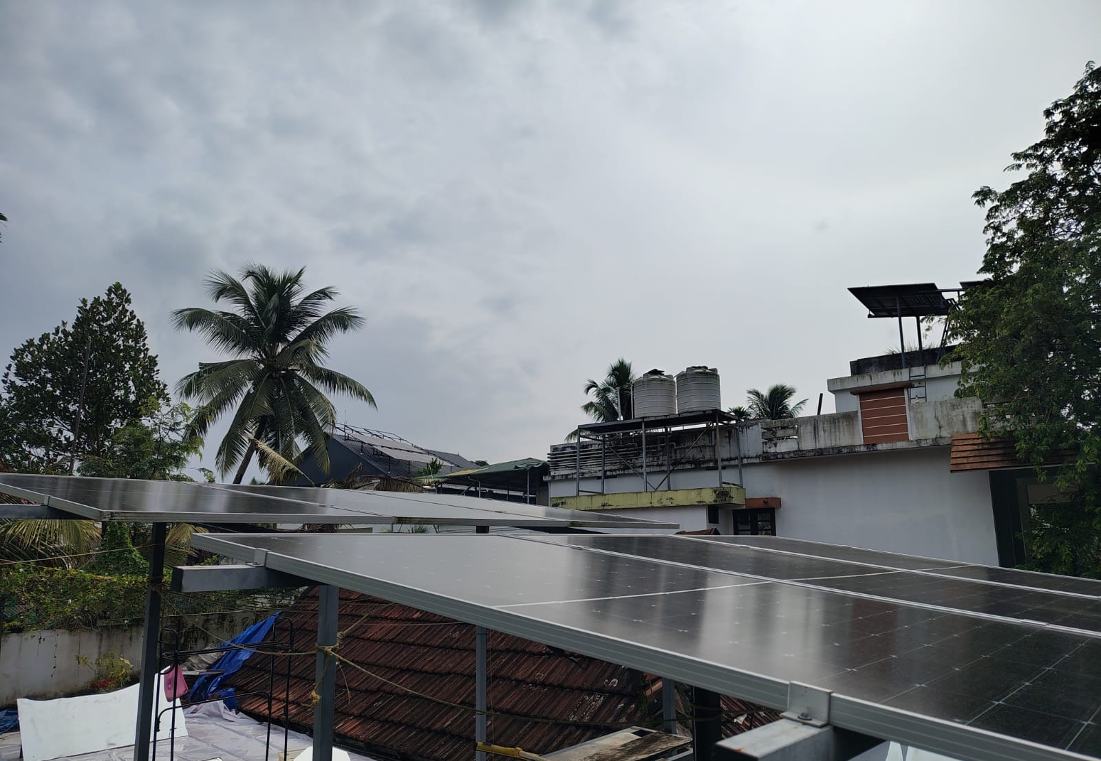 Sudheer K.R. — Njarakkal · 3 kW സോളാർ ഇൻസ്റ്റാളേഷൻ